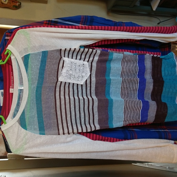 Bundle of five long sleeved shirts. - Picture 6 of 11